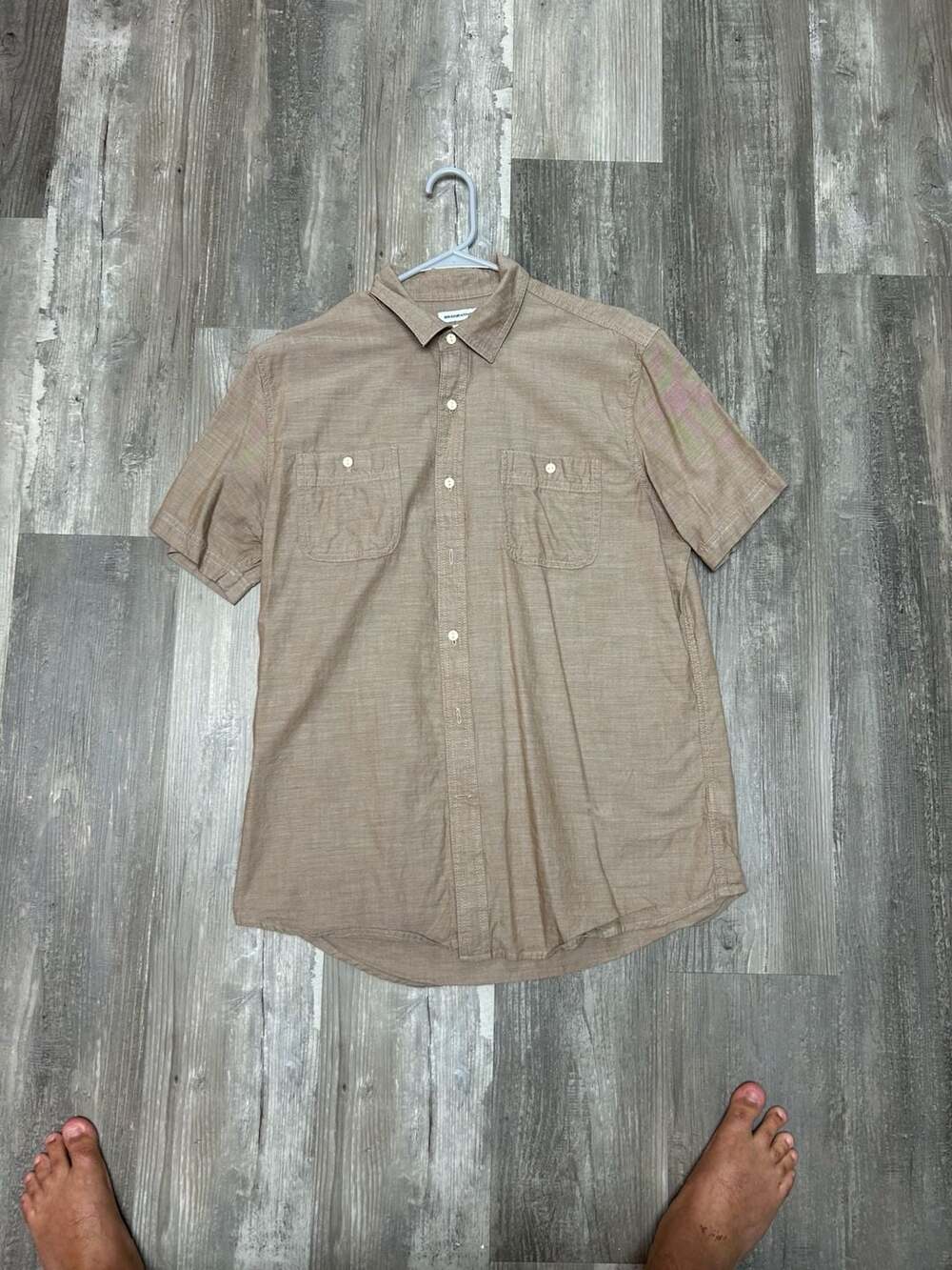 Amazon Essentials Men's Short Sleeve Button Down Shirt Tan Size M